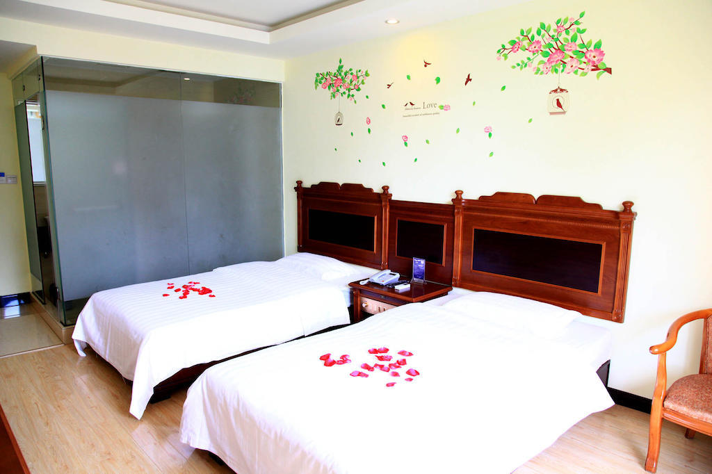 West Street International Youth Hostel Yangshuo Room photo
